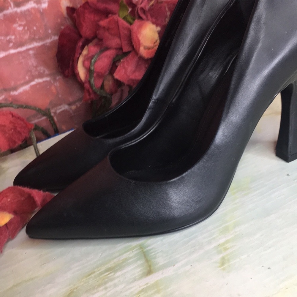 Steve Madden Black Leather Granny Pumps - Picture 6 of 11